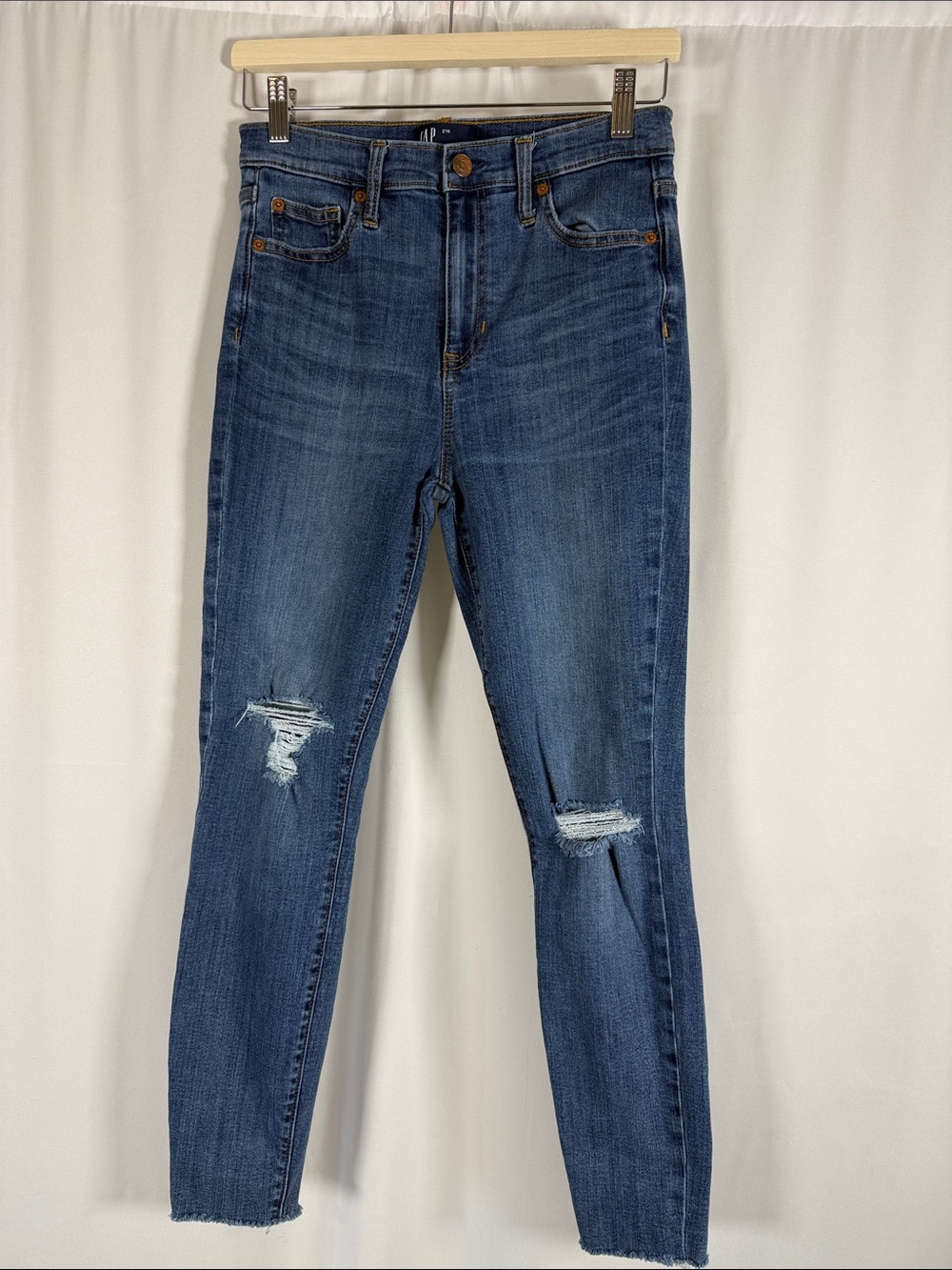 GAP Women's Jeans in Medium Blue Wash